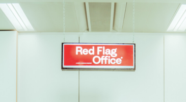 le-red-flag-office-dhelena-cartonne-et-on-comprend-pourquoi